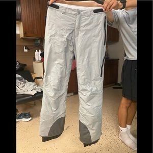 Mountain Hardware Insulated snow pants.